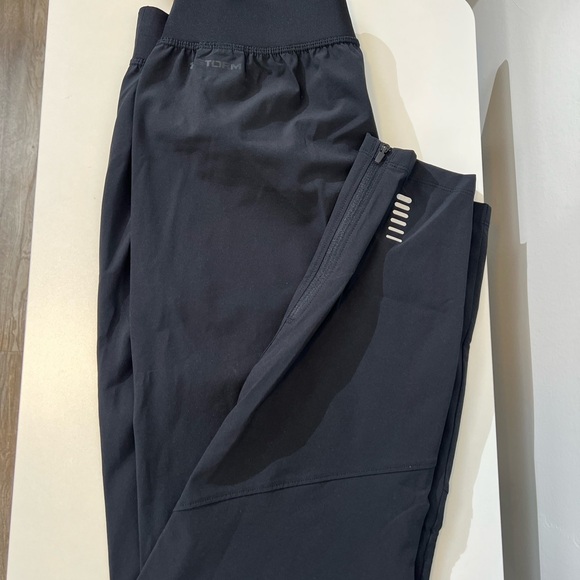 Under Armour women’s Black Sweatpants - Picture 5 of 11